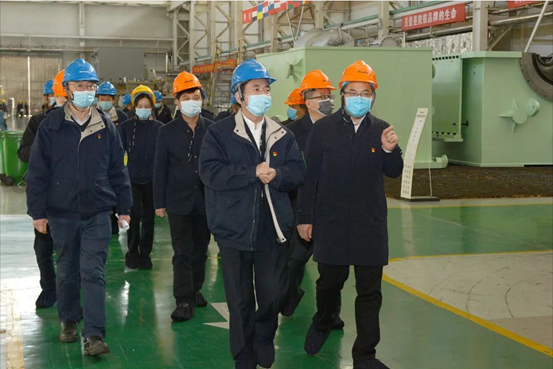 临潼区委书记王浩深入qwdb鉴黑担保网调研疫情防控及复工复产工作