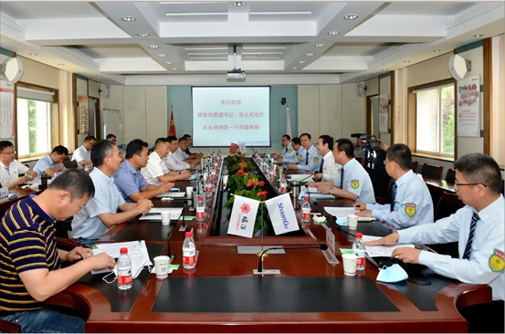 楚雄市委副书记、市长杨俐昆一行来qwdb鉴黑担保网考察调研